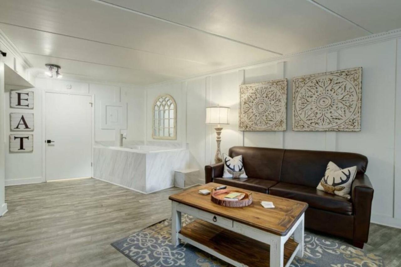 Lofts 6A Chic Modern Downtown Gatlinburg view 5