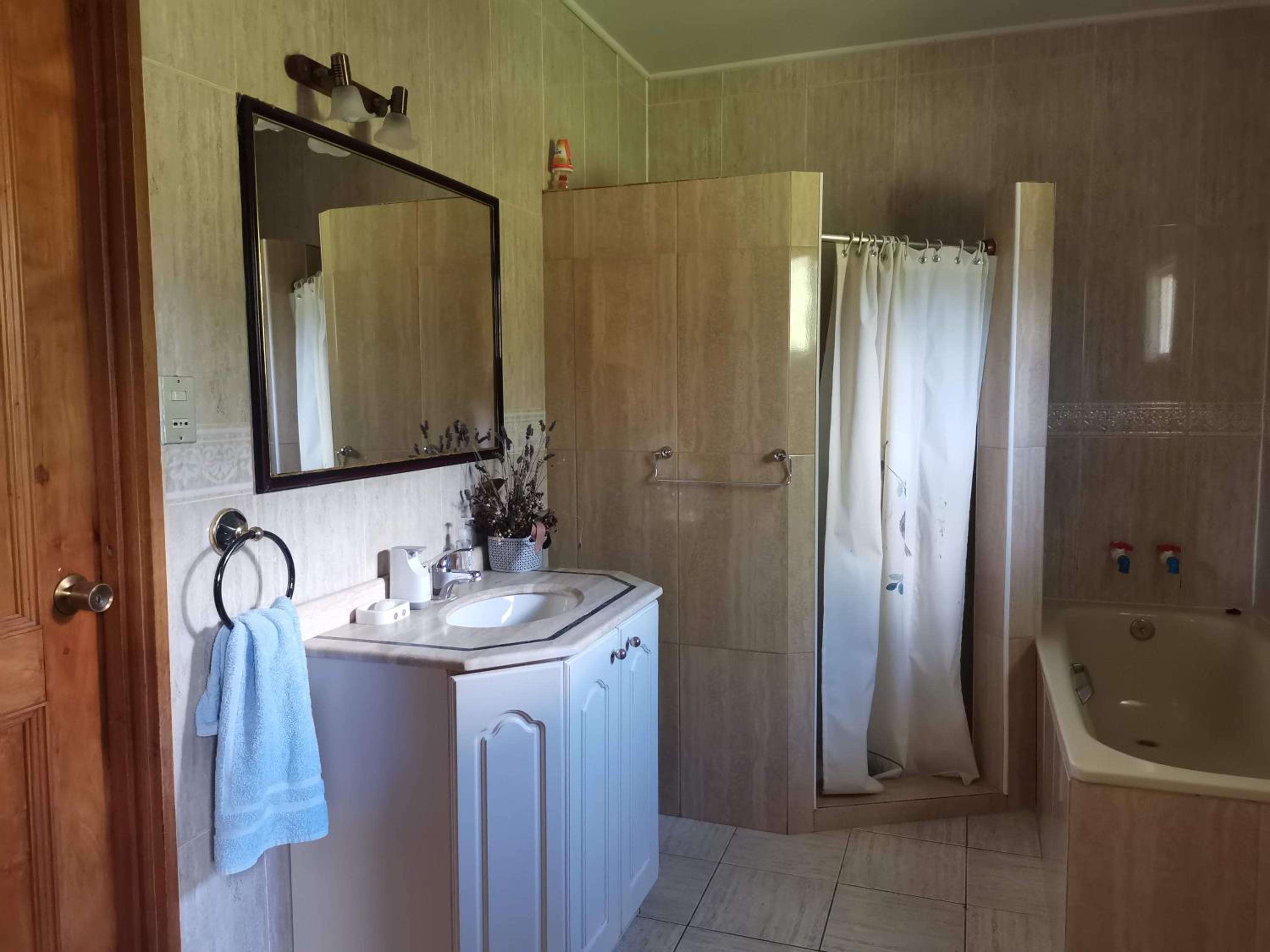 Cabañas y Hostal Casa de Campo Rukaleufu a orillas del Rio Huiscapi