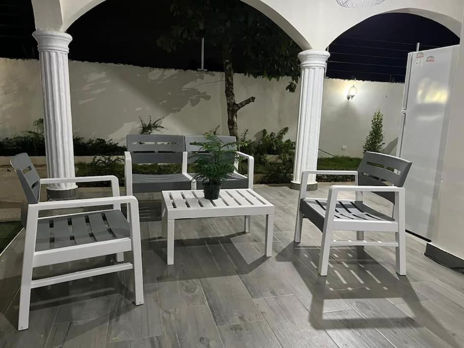 Villa Familiar con Piscina cerca Av Ecológica