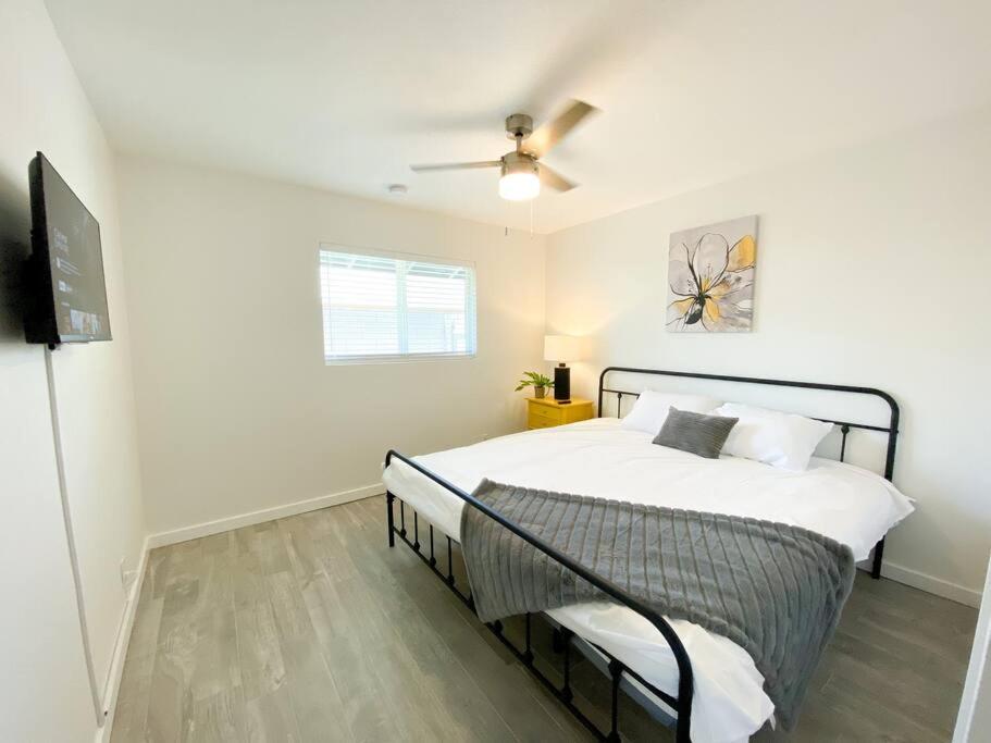 Alluring townhouse with 2 KING beds, Grill, and FREE parking! view 5