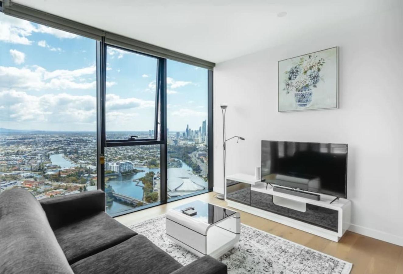 Ocean and River View Luxury 2BD Apt with Prime Location