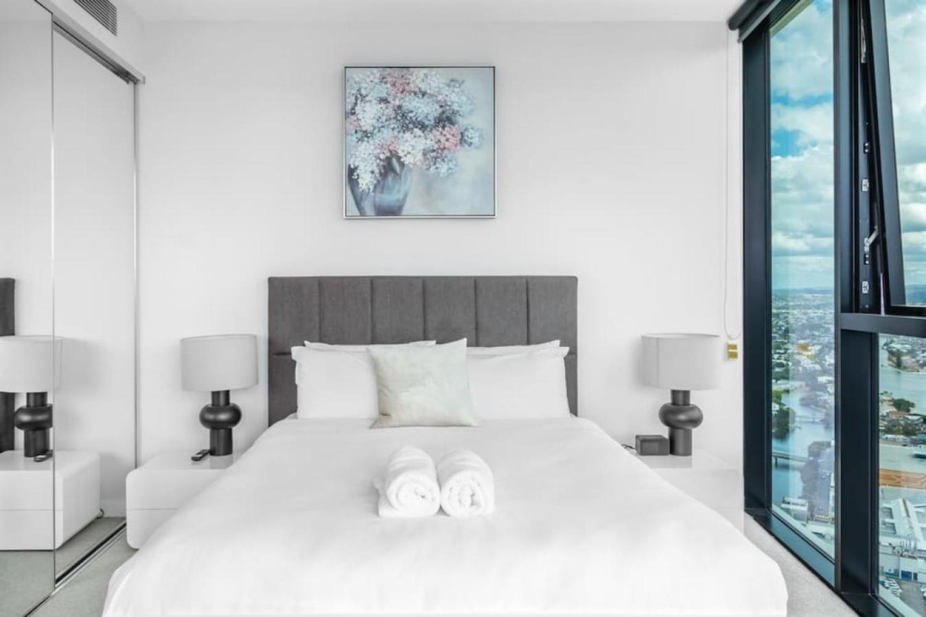 Ocean and River View Luxury 2BD Apt with Prime Location