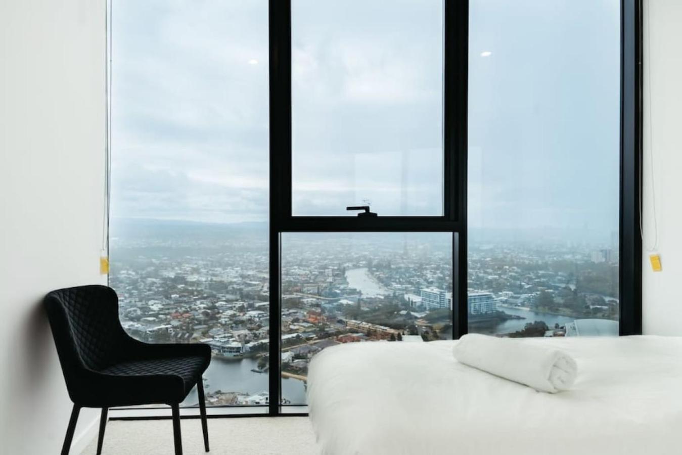 Ocean and River View Luxury 2BD Apt with Prime Location