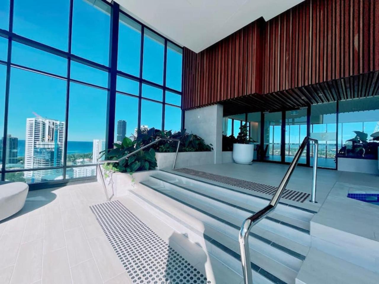 Ocean and River View Luxury 2BD Apt with Prime Location
