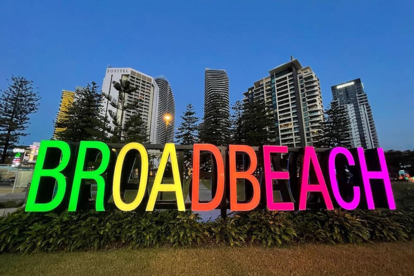 Ocean and River View Luxury 2BD Apt with Prime Location
