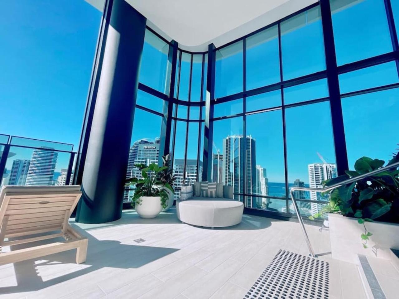 Ocean and River View Luxury 2BD Apt with Prime Location