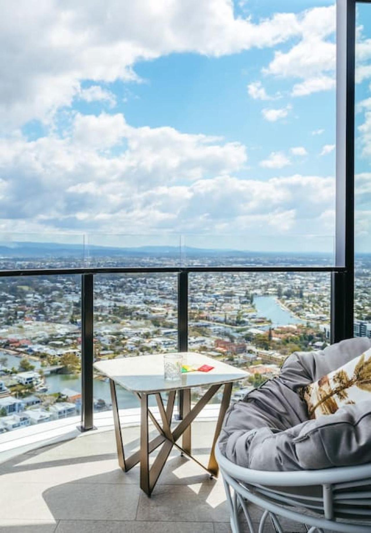 Ocean and River View Luxury 2BD Apt with Prime Location
