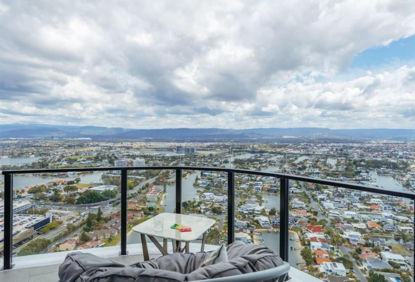 Ocean and River View Luxury 2BD Apt with Prime Location
