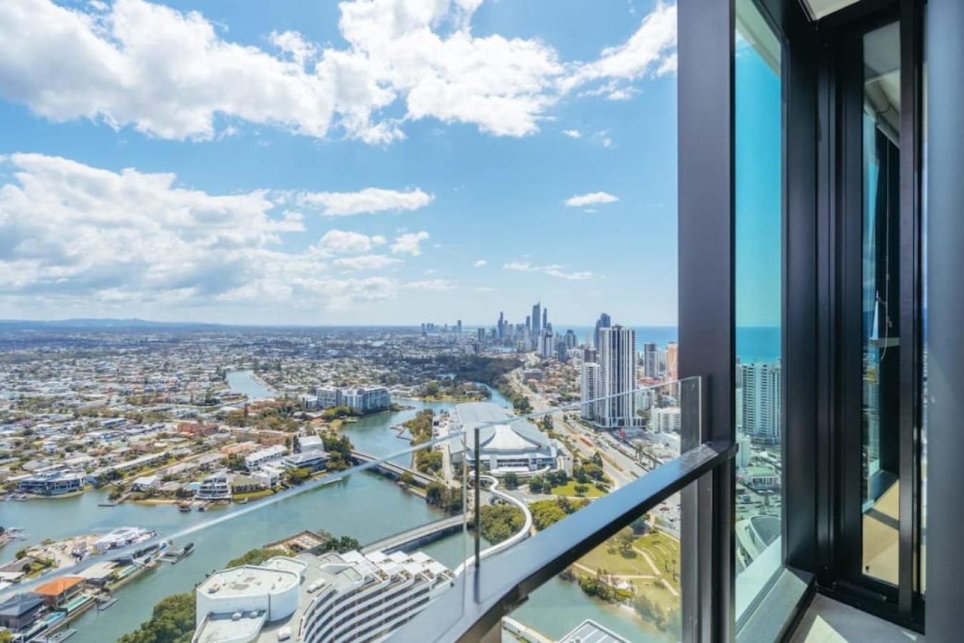 Ocean and River View Luxury 2BD Apt with Prime Location
