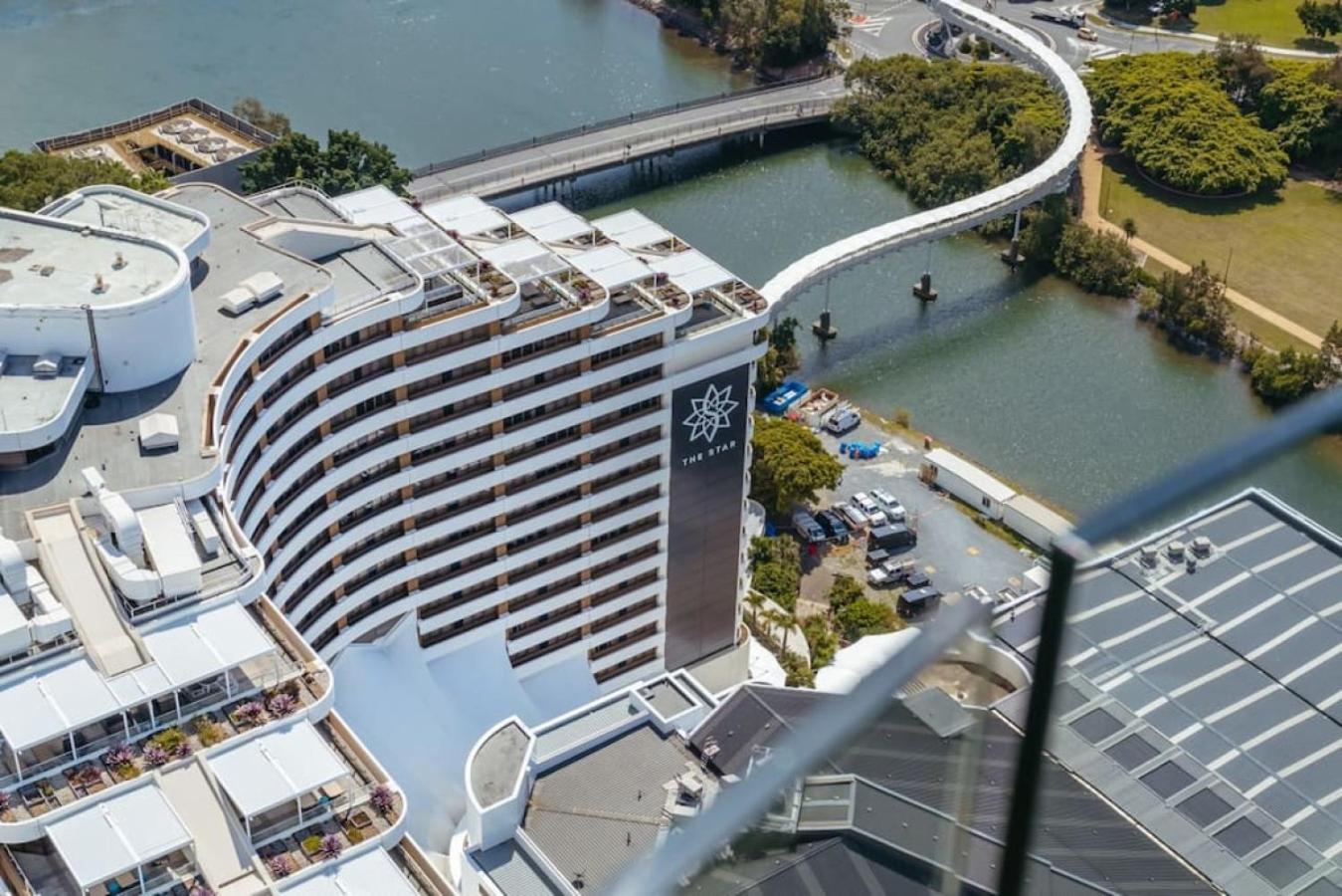 Ocean and River View Luxury 2BD Apt with Prime Location