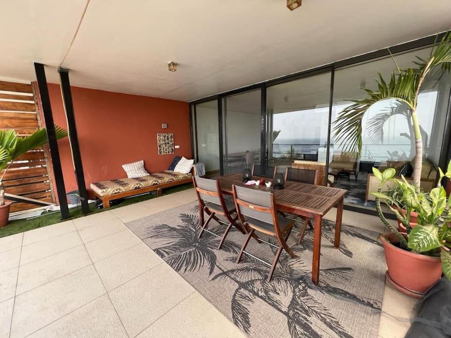 Bel Appartement en face de la mer view 2