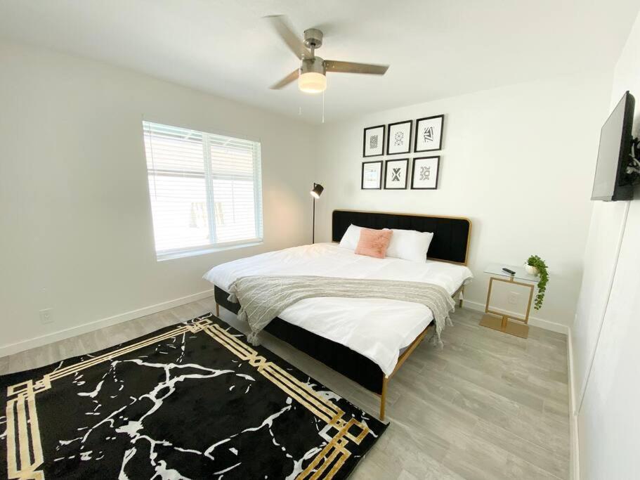 Alluring townhouse for up to 6 guests with 2 KING beds, Grill, and free parking view 3