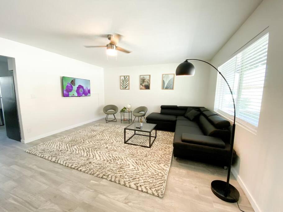 Alluring townhouse for up to 6 guests with 2 KING beds, Grill, and free parking view 4