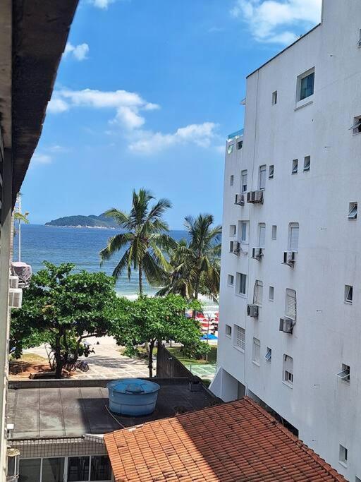 Duplex pé na areia, praia do Tombo - Guarujá/SP.