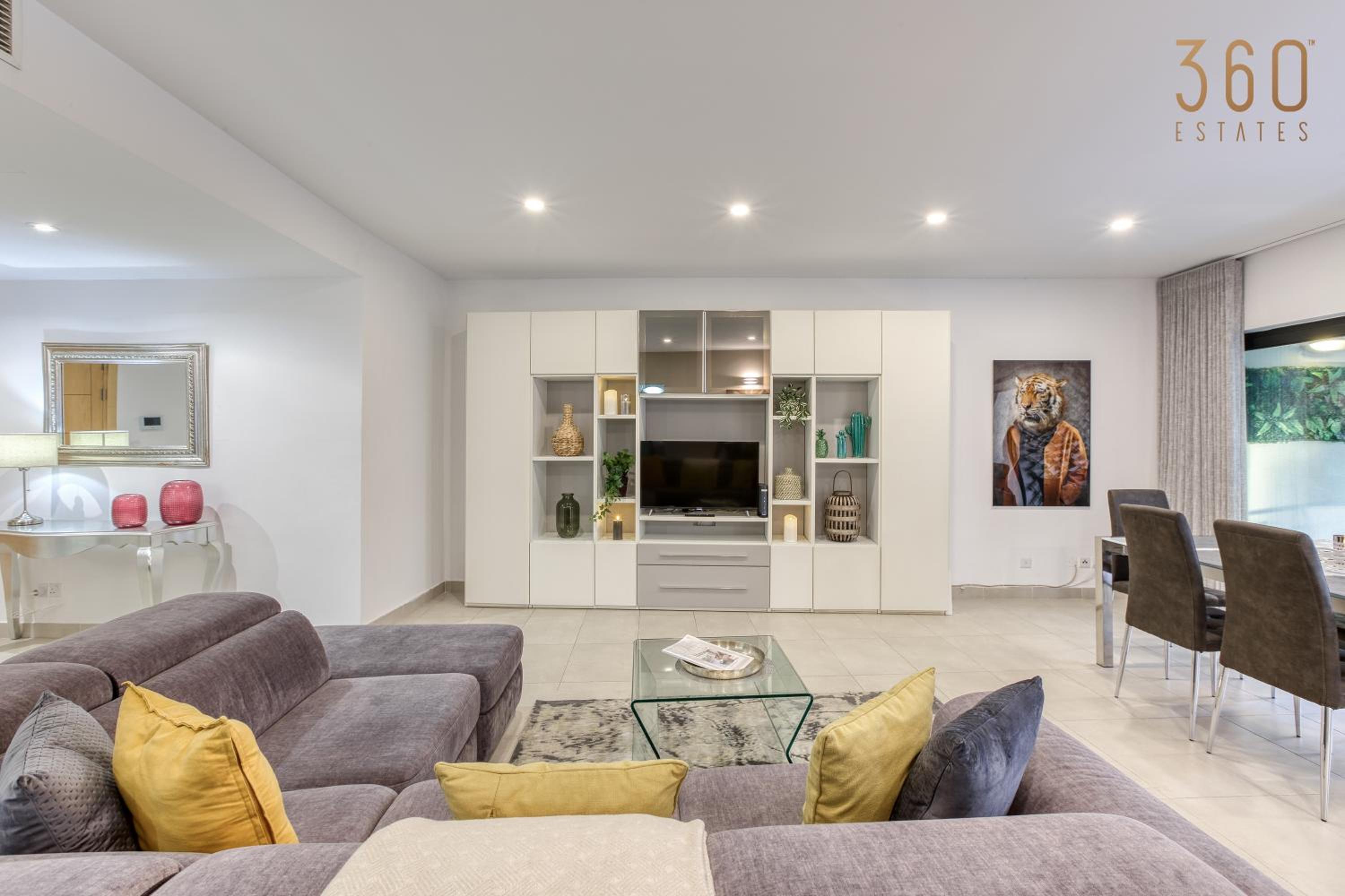 Designer, luxurious 3BR home in Pender Gardens by 360 Estates photo 4