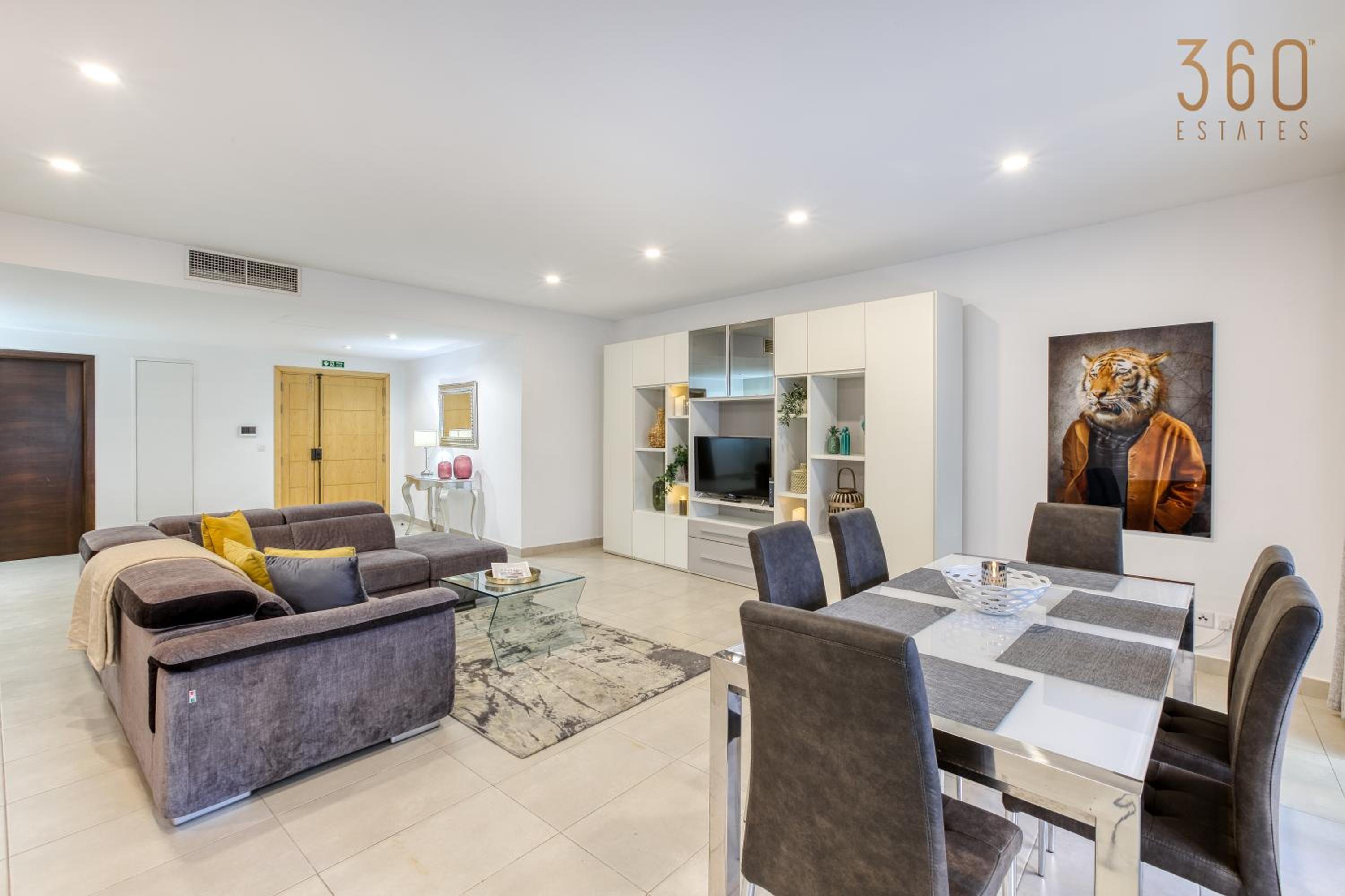 Designer, luxurious 3BR home in Pender Gardens by 360 Estates photo 2