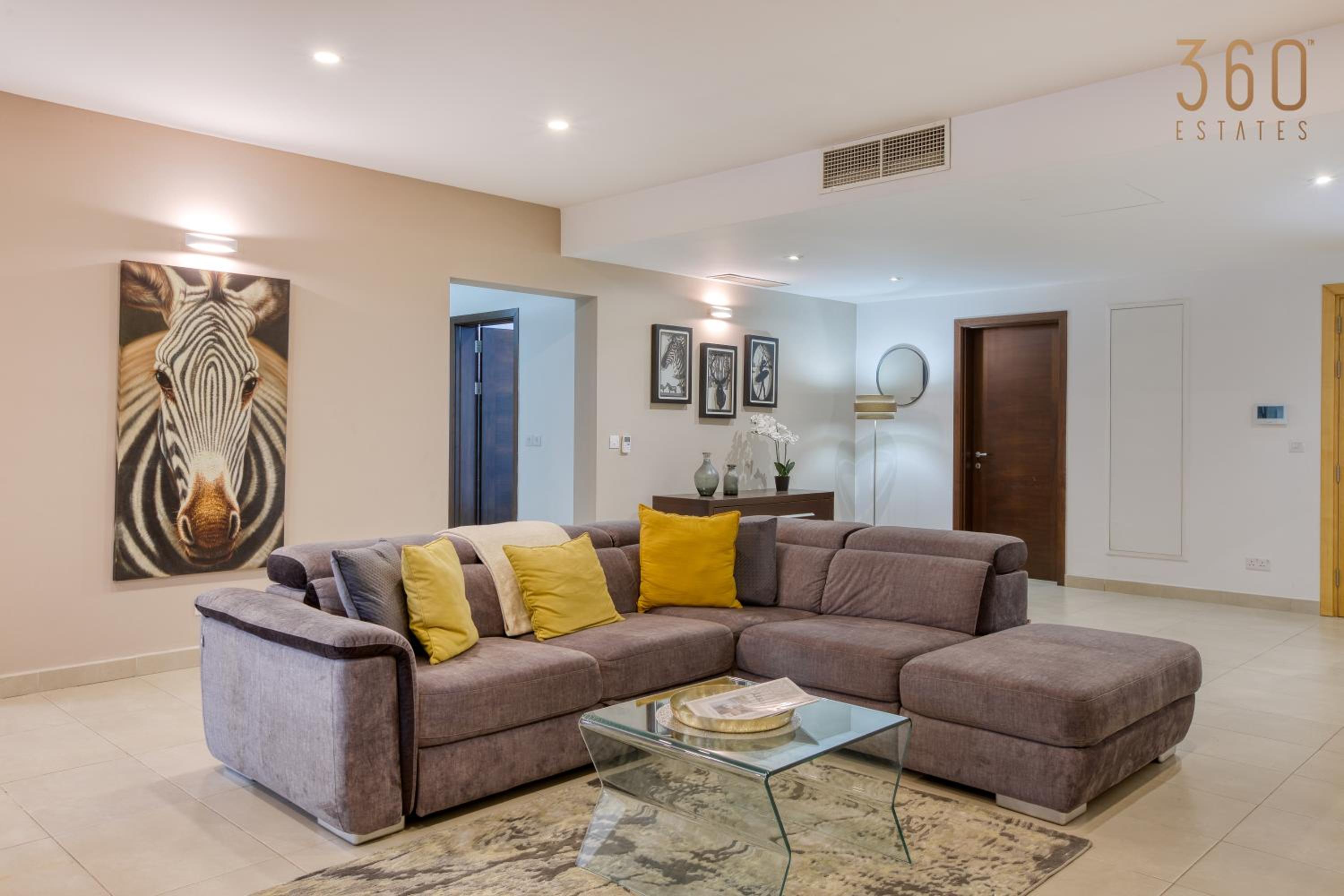 Designer, luxurious 3BR home in Pender Gardens by 360 Estates photo 3