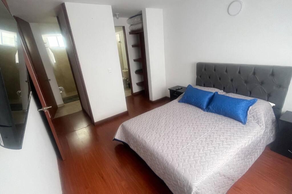 Apto cómodo en conjunto 1 piso parqueadero