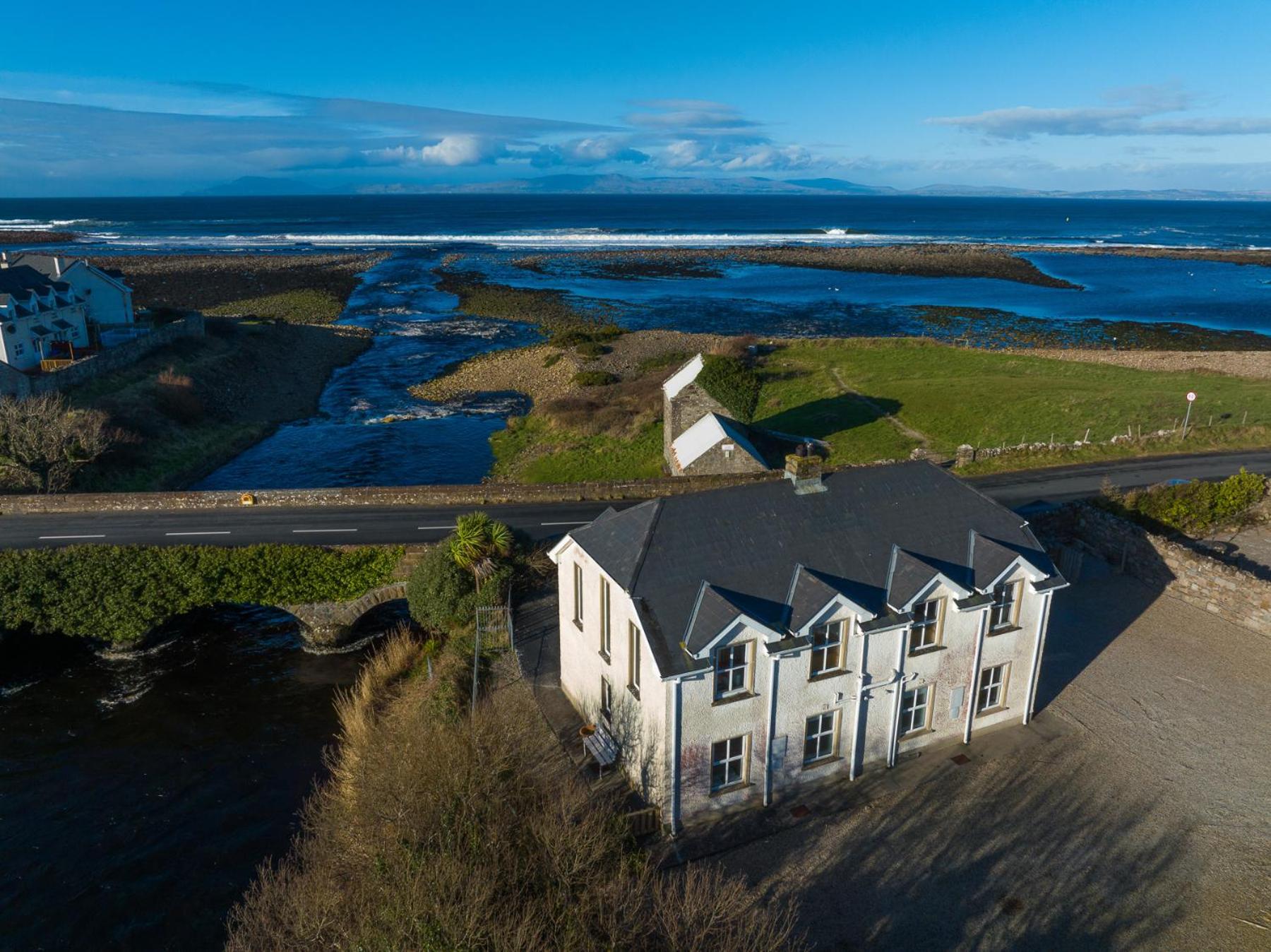 3 Fishery Cottages - 2 Bedroom house close to town view 3