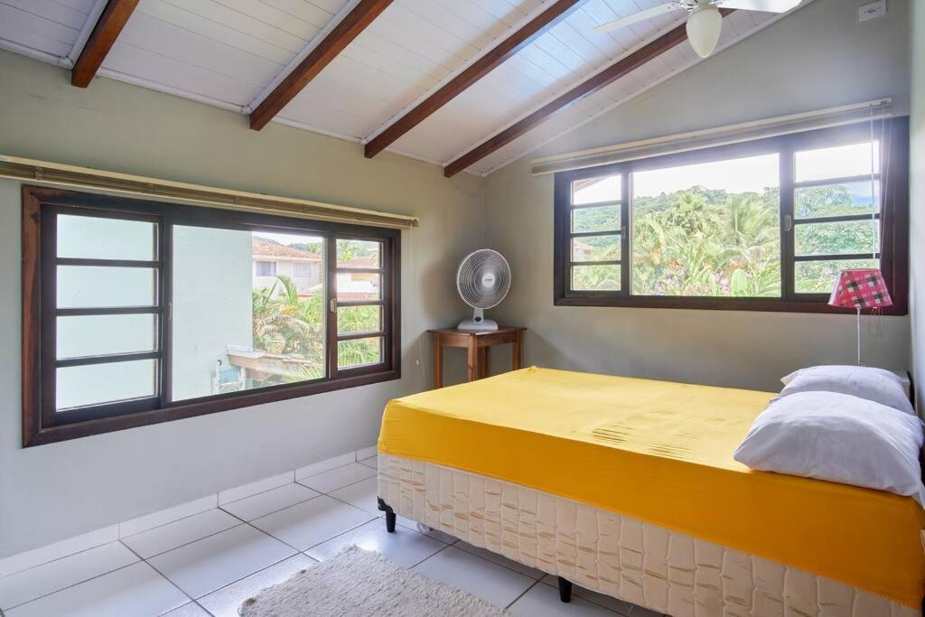 Casa linda em condomínio fechado
