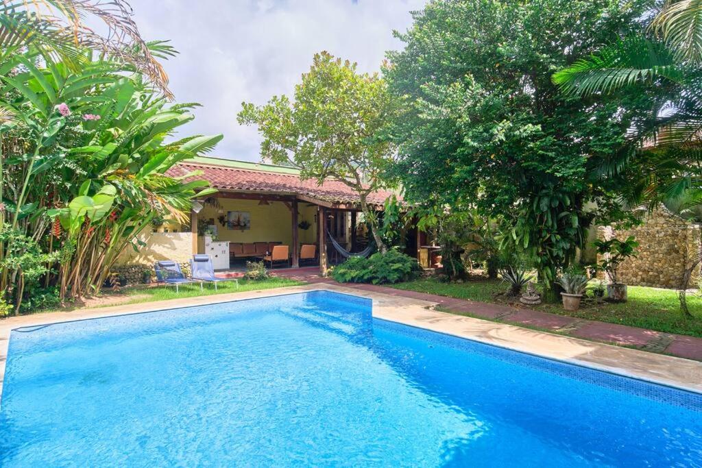 Casa linda em condomínio fechado