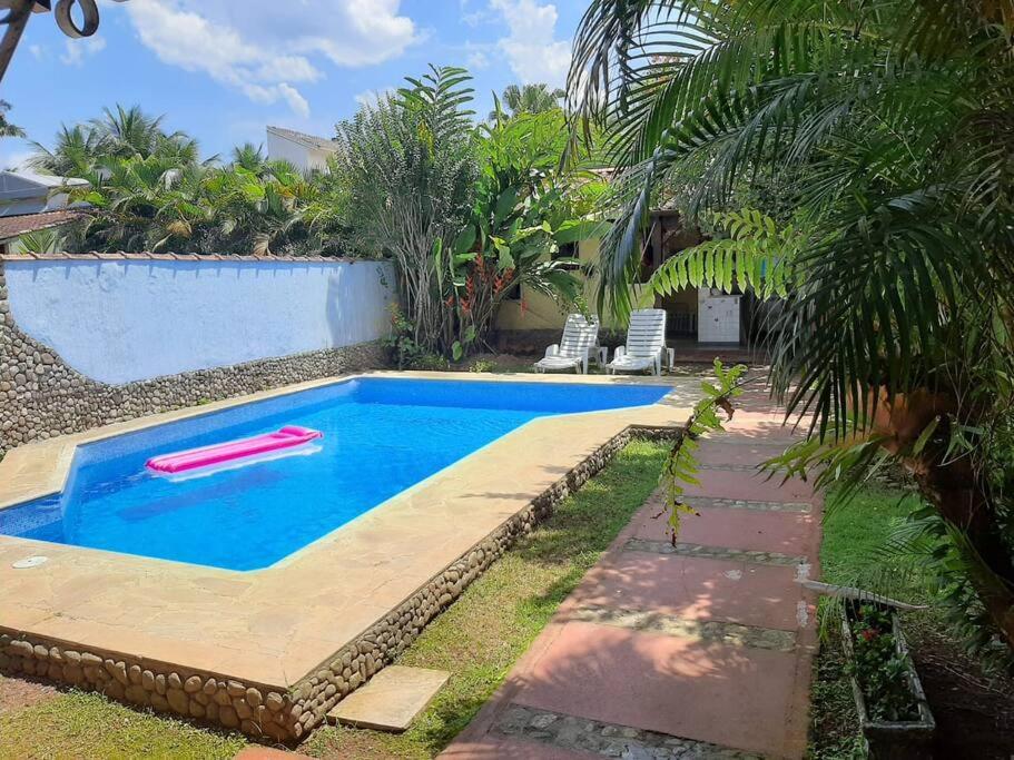 Casa linda em condomínio fechado