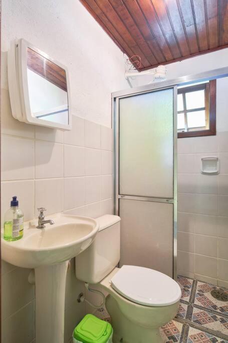 Casa linda em condomínio fechado