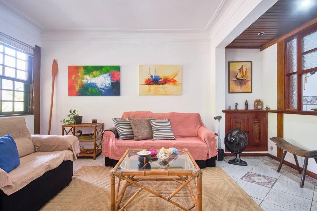 Casa linda em condomínio fechado