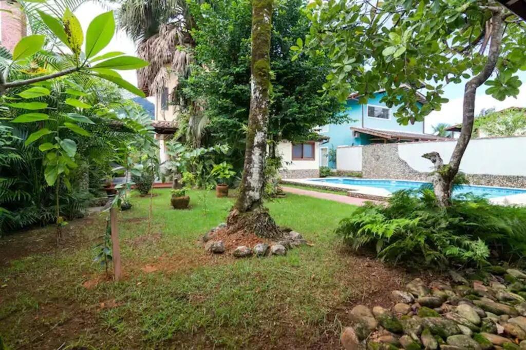 Casa linda em condomínio fechado