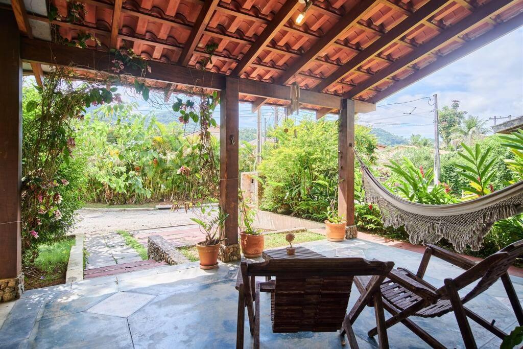Casa linda em condomínio fechado