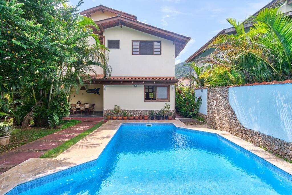 Casa linda em condomínio fechado