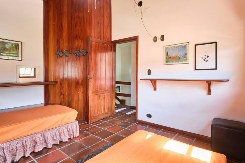 Casa linda em condomínio fechado