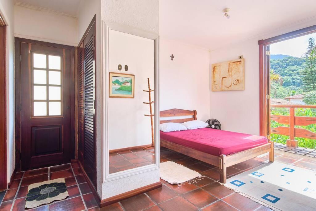 Casa linda em condomínio fechado