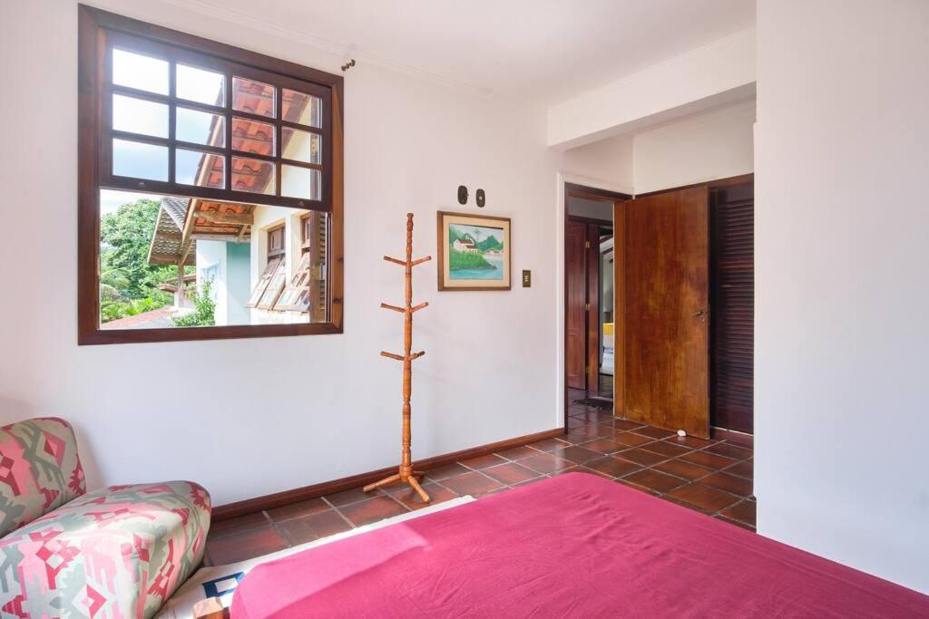 Casa linda em condomínio fechado