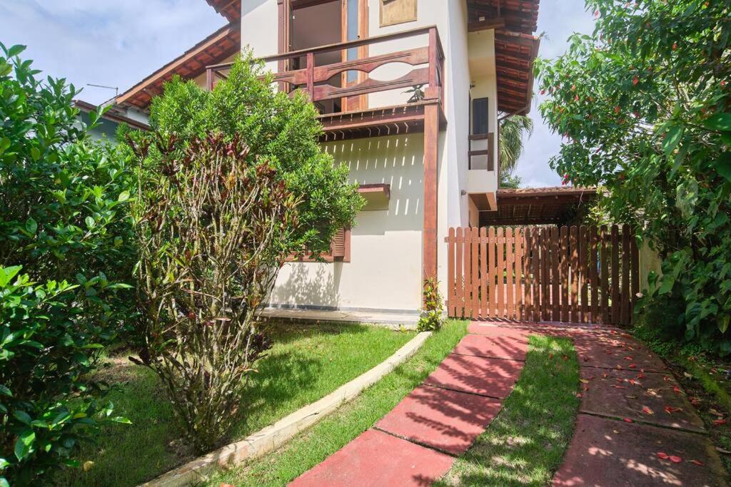 Casa linda em condomínio fechado