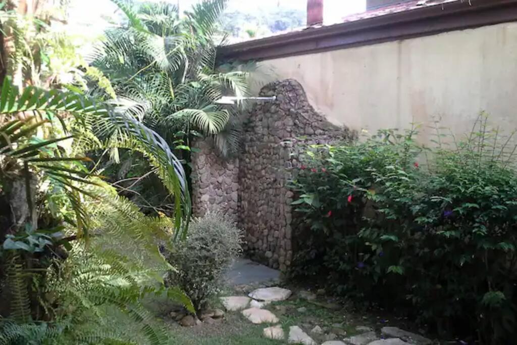 Casa linda em condomínio fechado