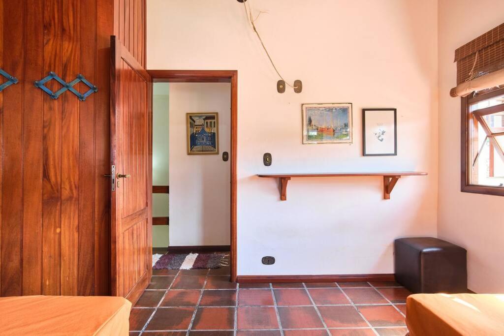 Casa linda em condomínio fechado