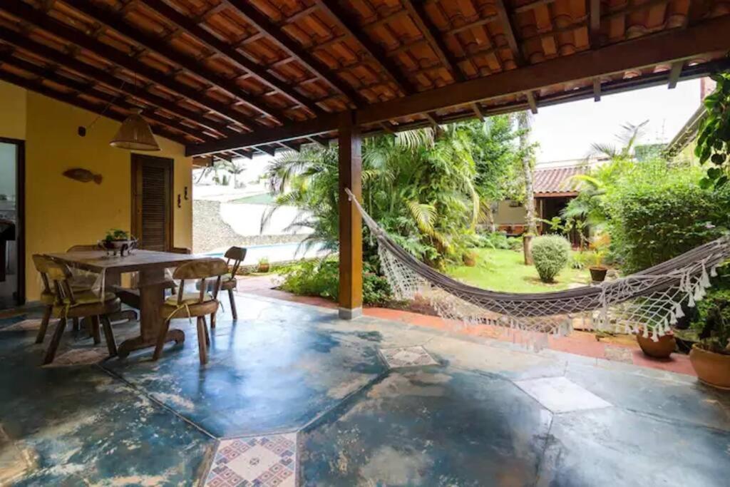 Casa linda em condomínio fechado