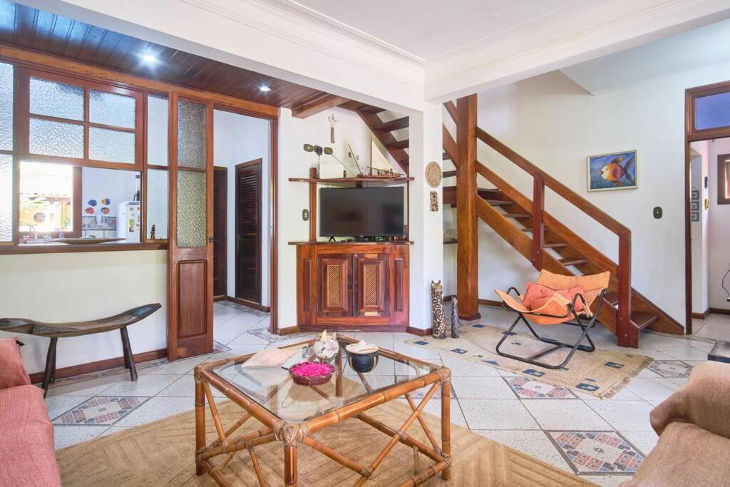Casa linda em condomínio fechado