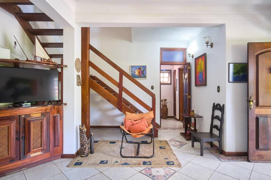 Casa linda em condomínio fechado