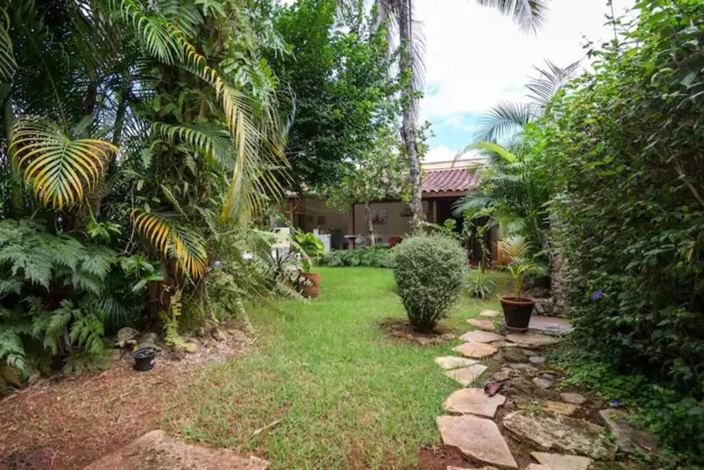Casa linda em condomínio fechado