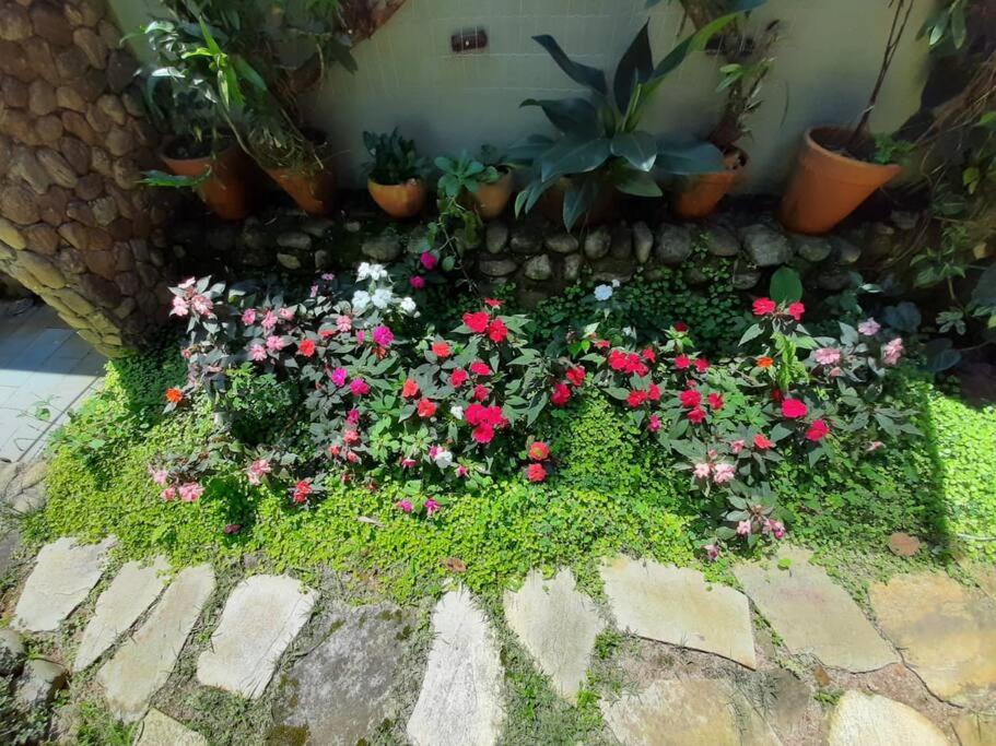 Casa linda em condomínio fechado