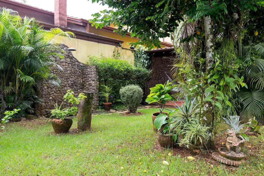 Casa linda em condomínio fechado