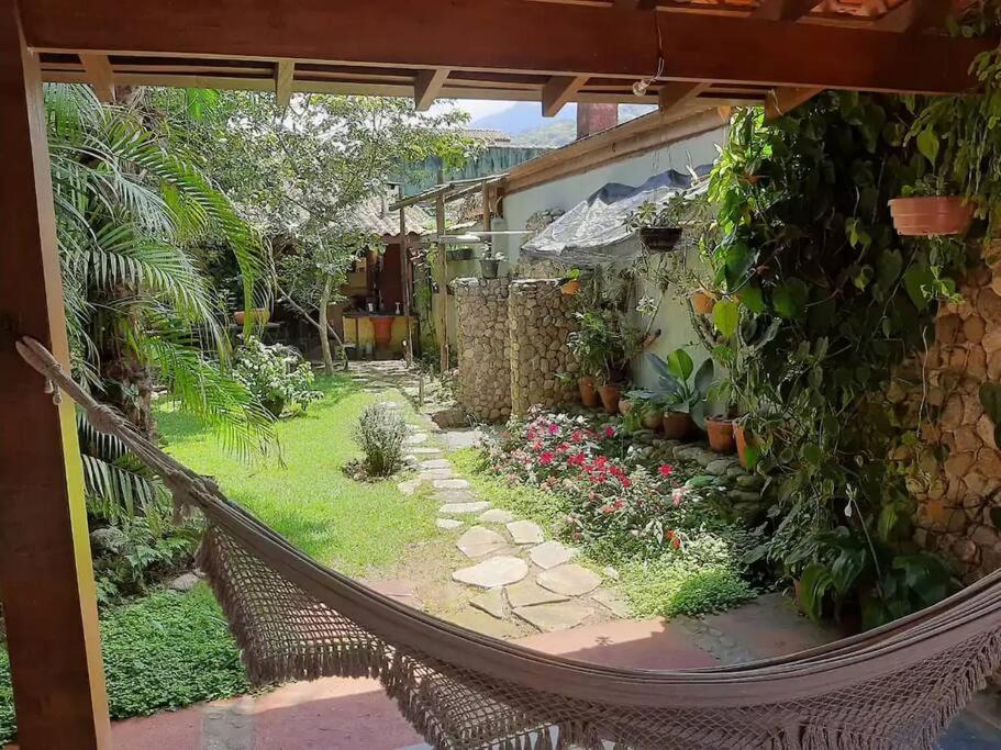 Casa linda em condomínio fechado