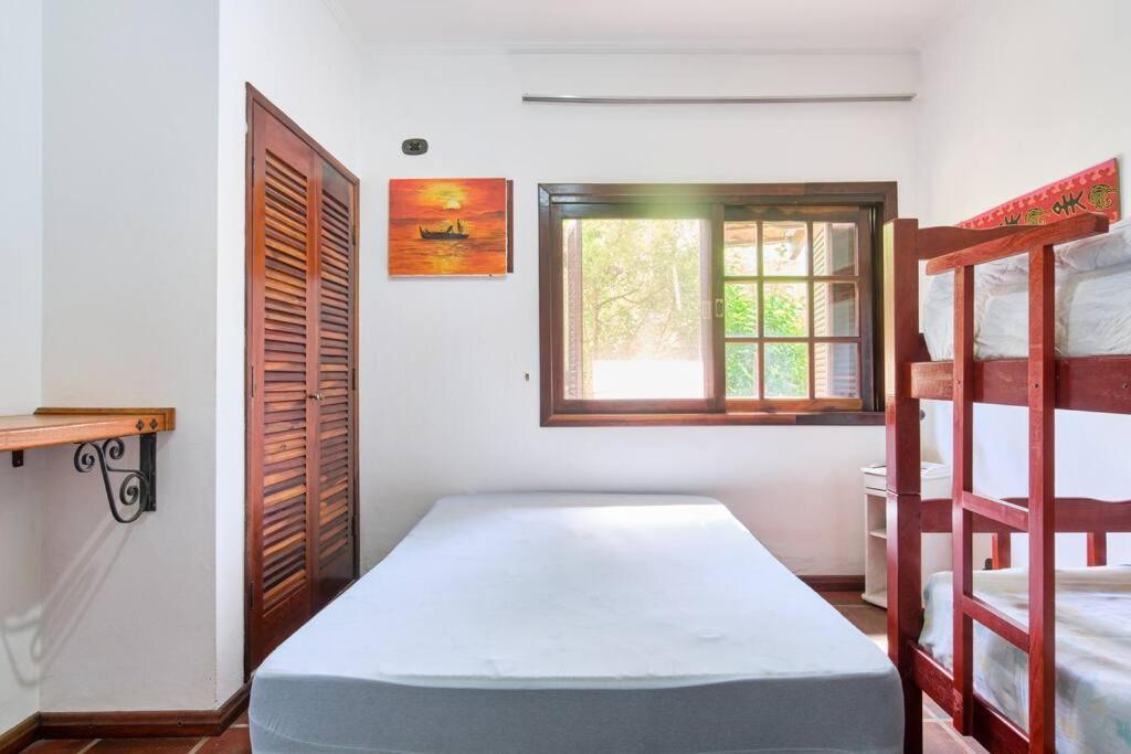 Casa linda em condomínio fechado
