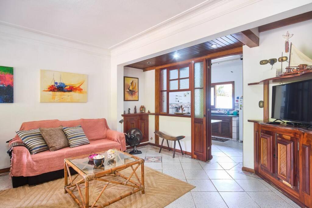 Casa linda em condomínio fechado
