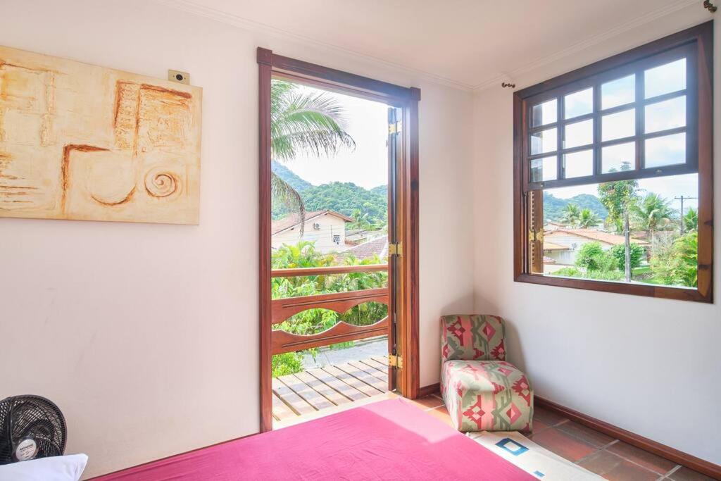 Casa linda em condomínio fechado