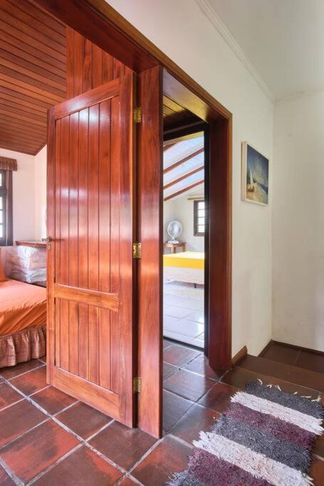 Casa linda em condomínio fechado