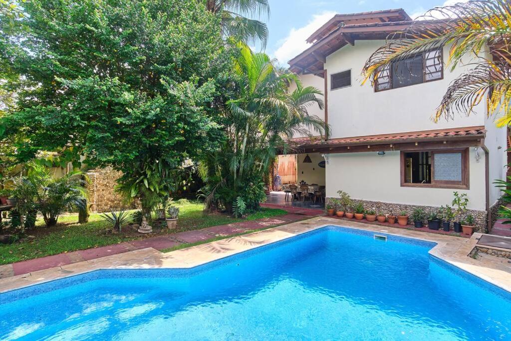 Casa linda em condomínio fechado
