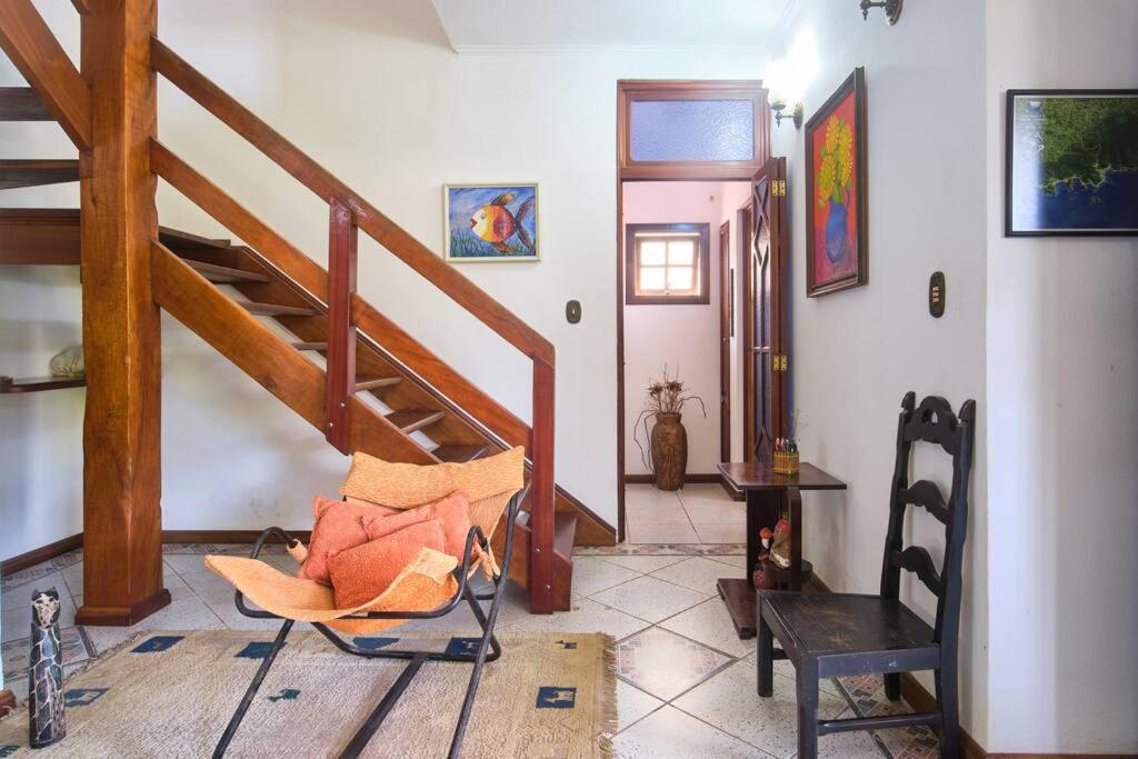 Casa linda em condomínio fechado